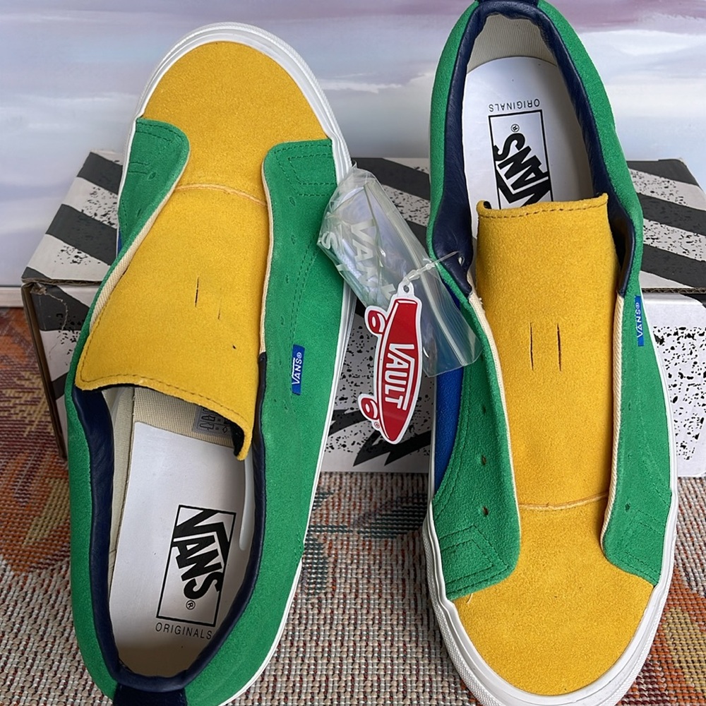Vans Men’s 0g Lampin Lx
Off The Wall Green/Yellow
VN0A7Q4U021
Sneakers - Picture 12 of 16